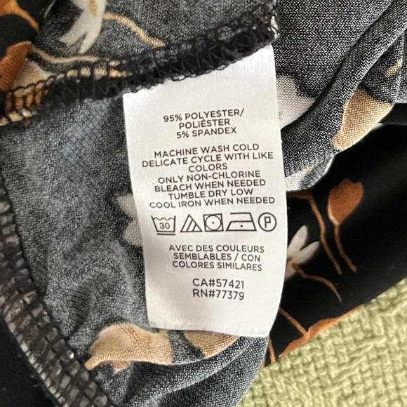 ANN TAYLOR FACTORY L  Long Sleeve, banded waist V-neck Blouse - Picture 8 of 8